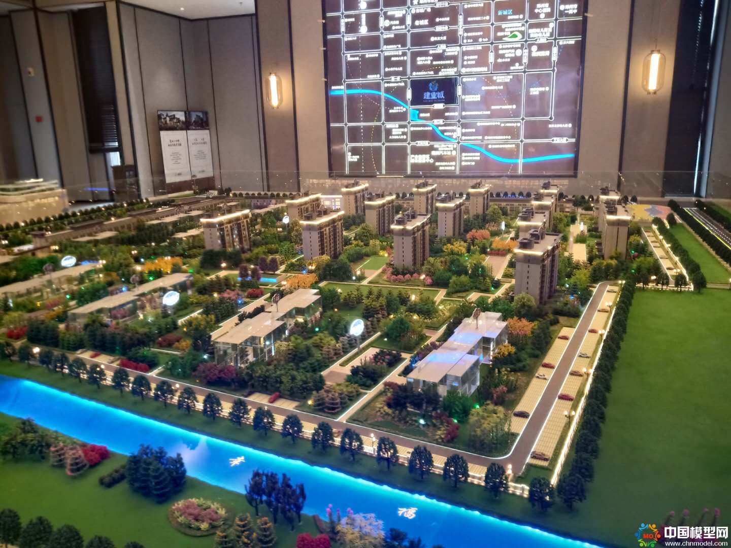 樓盤沙盤模型制作、別墅沙盤模型制作、城市規(guī)劃沙盤制作、建筑模型設(shè)計制作、工業(yè)模型設(shè)計制作、數(shù)字多媒體沙盤制作